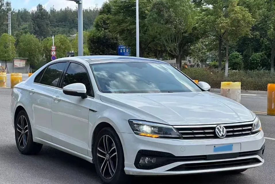 2021 Volkswagen T-Roc 1.4T 150HP L4 7DCT,autocango,china used car exporter,china ev exporter,chinese used car exporter,chinese used ev exporter