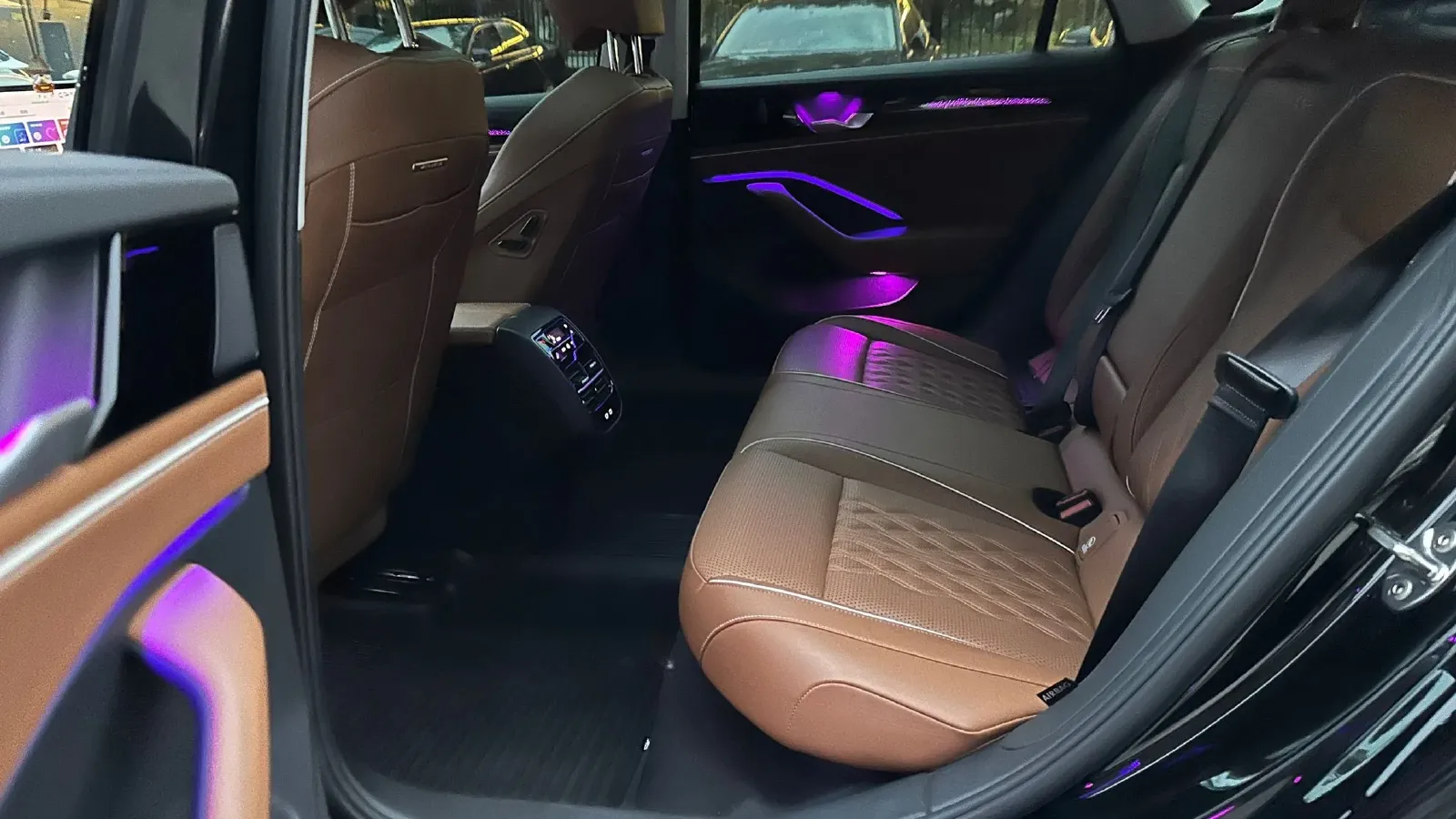 2024 Volkswagen Magotan 2.0T 220HP L4 7DCT,autocango,china used car exporter,china ev exporter,chinese used car exporter,chinese used ev exporter