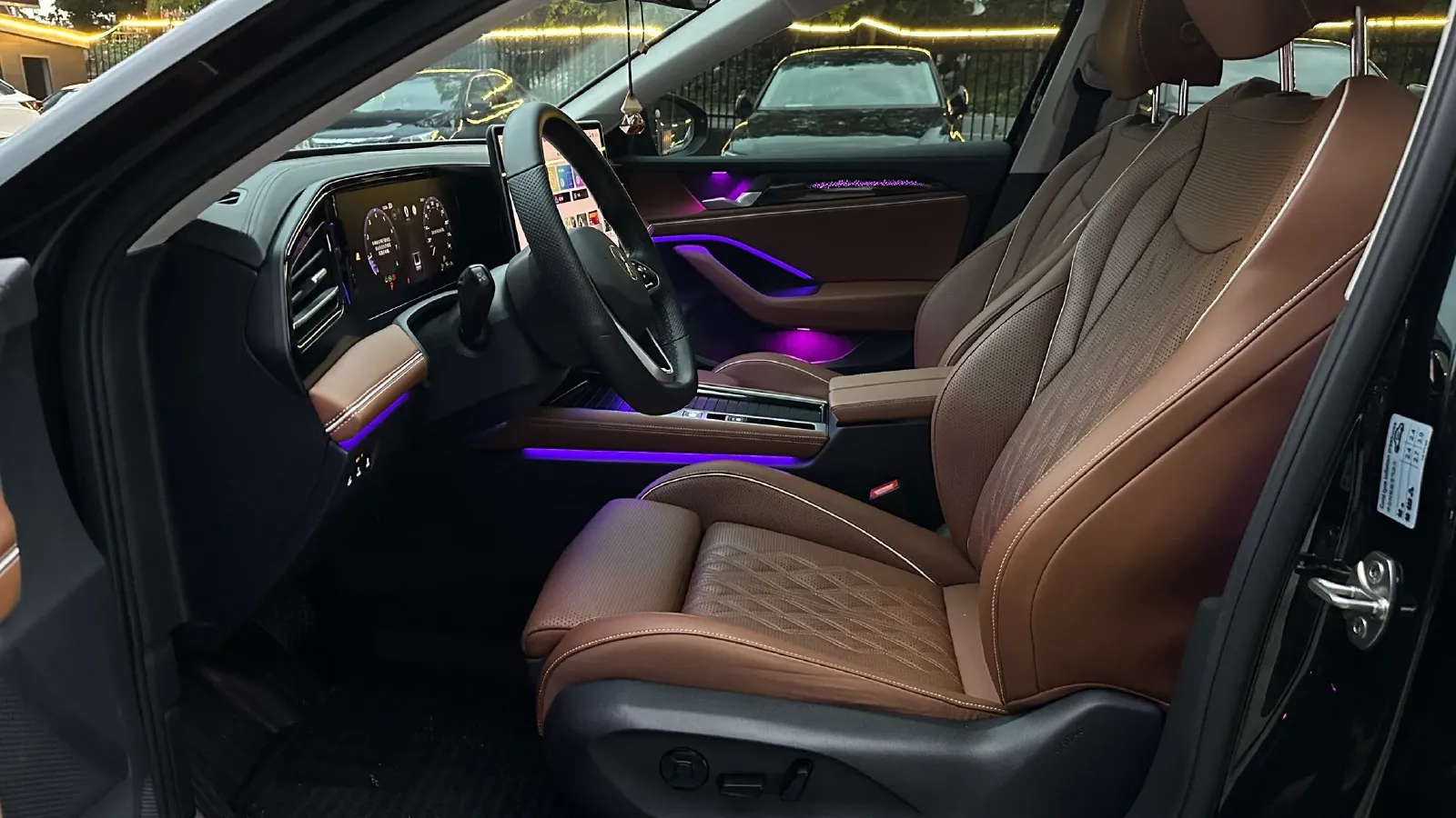 2024 Volkswagen Magotan 2.0T 220HP L4 7DCT,autocango,china used car exporter,china ev exporter,chinese used car exporter,chinese used ev exporter