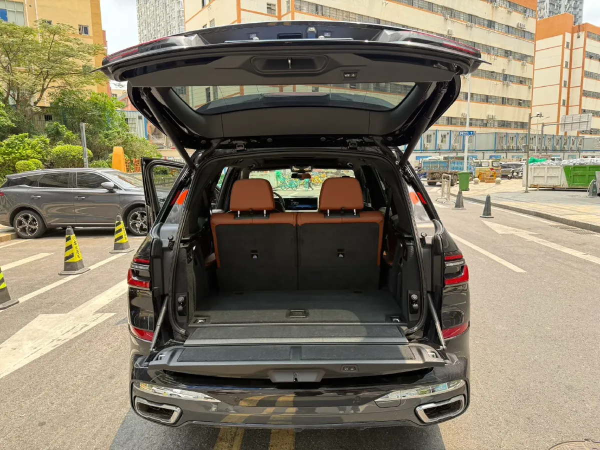 2023 BMW X7 3.0T 381HP L6 8AT,autocango,china used car exporter,china ev exporter,chinese used car exporter,chinese used ev exporter