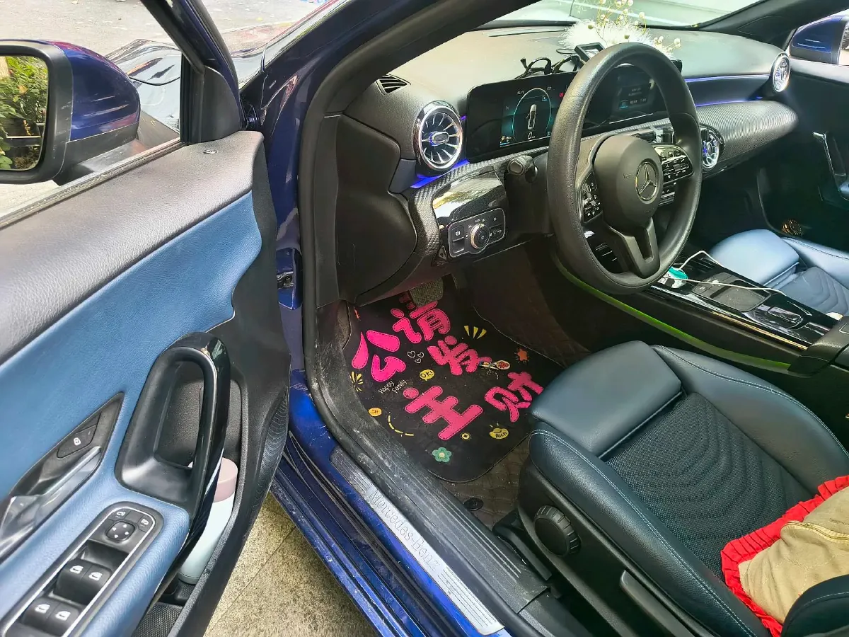 2020 Mercedes-Benz A Class 1.3T 136HP L4 7DCT,autocango,china used car exporter,china ev exporter,chinese used car exporter,chinese used ev exporter