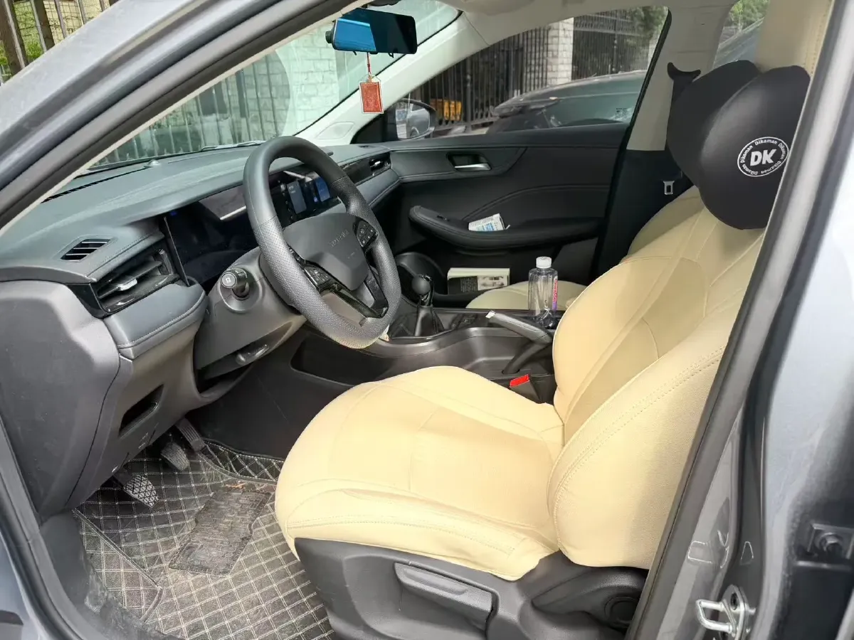 2023 Roewe i5 1.5L 129HP L4 5MT,autocango,china used car exporter,china ev exporter,chinese used car exporter,chinese used ev exporter