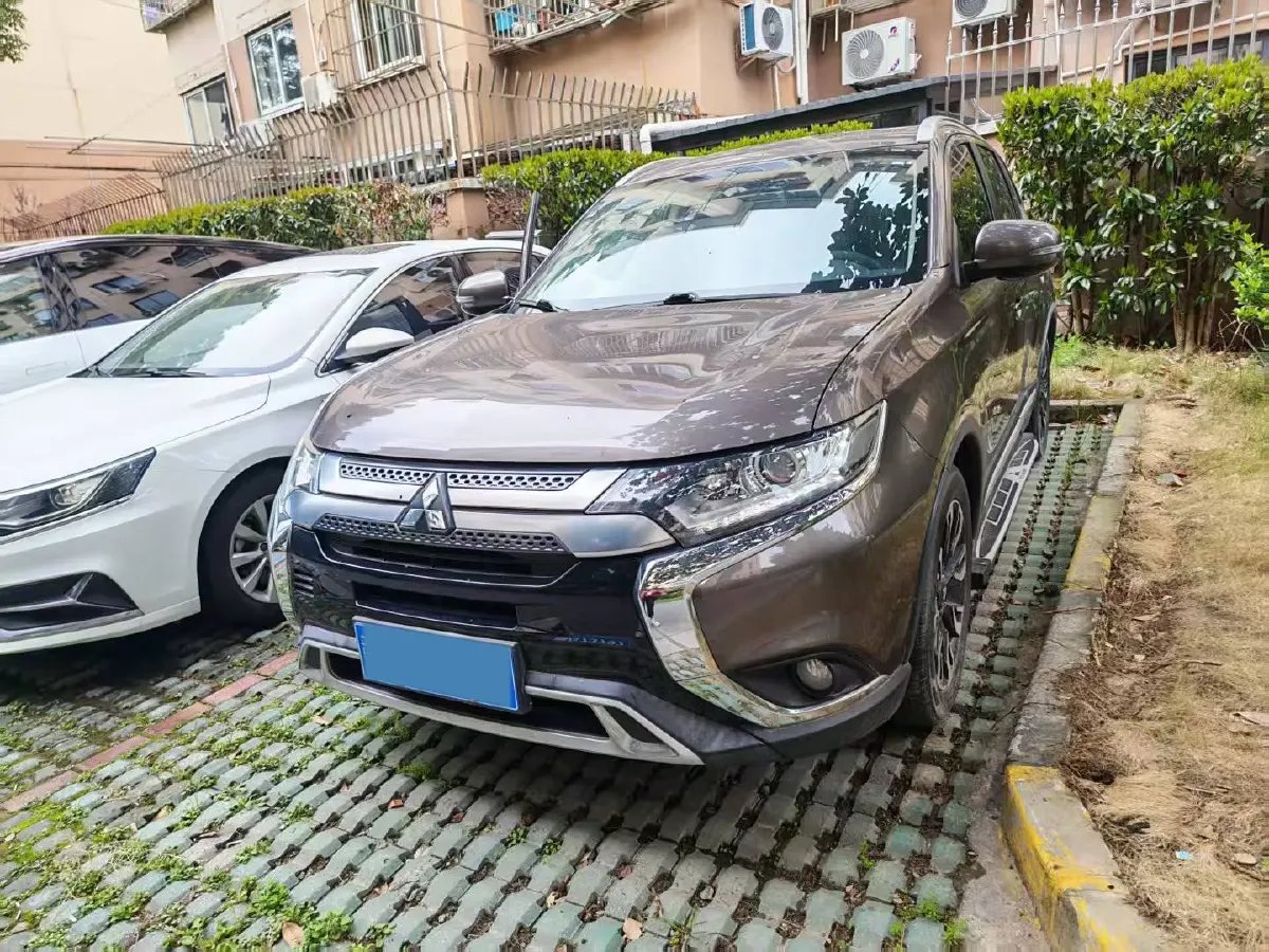 2020 Mitsubishi Outlander 2.0L 166HP L4 CVT,autocango,china used car exporter,china ev exporter,chinese used car exporter,chinese used ev exporter