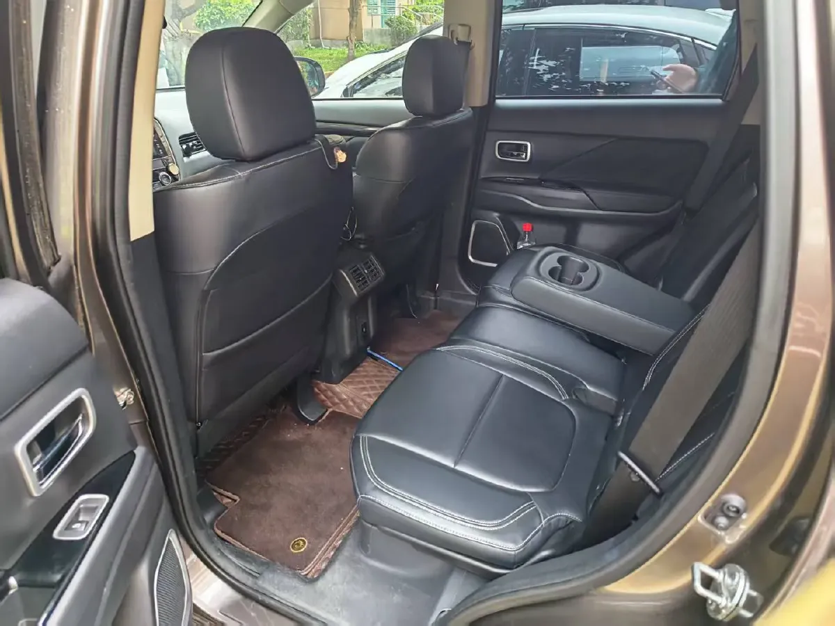 2020 Mitsubishi Outlander 2.0L 166HP L4 CVT,autocango,china used car exporter,china ev exporter,chinese used car exporter,chinese used ev exporter