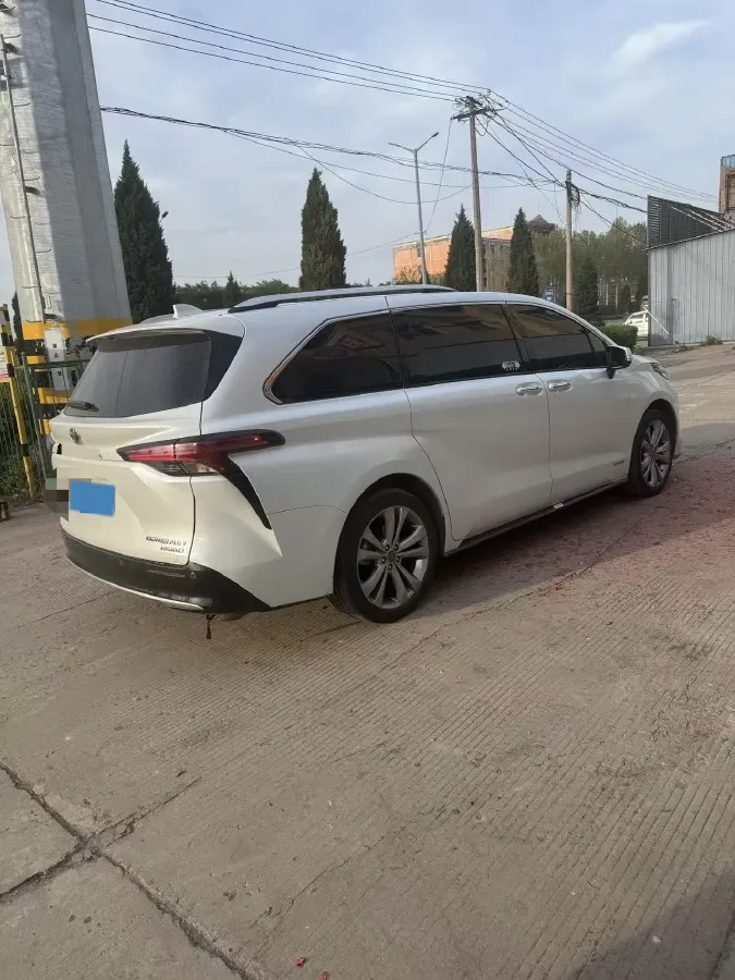 2023 Toyota Sienna 2.5L 189HP L4 E-CVT Hybrid,autocango,china used car exporter,china ev exporter,chinese used car exporter,chinese used ev exporter