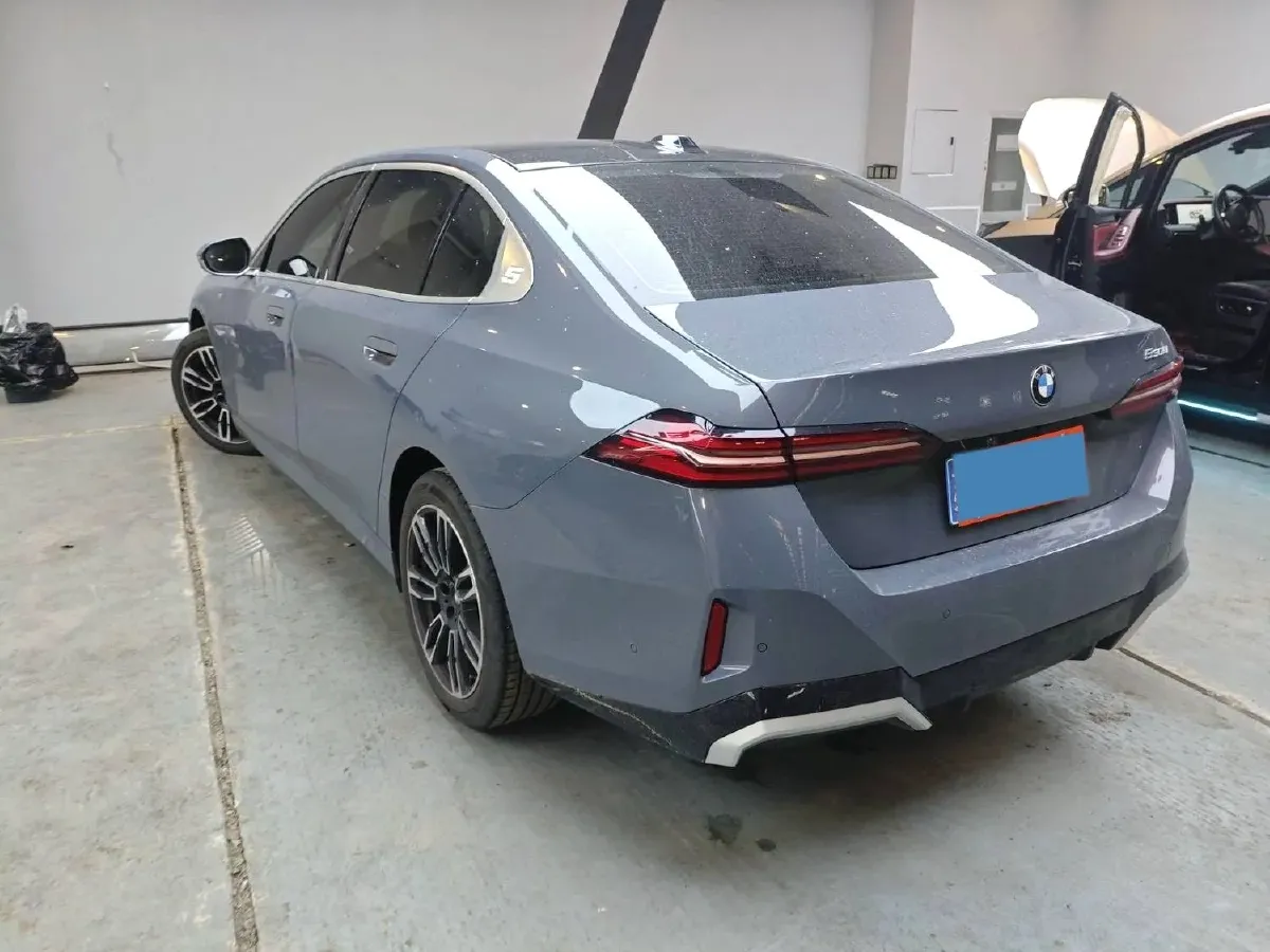2024 BMW 5 Series 2.0T 258HP L4 8AT,autocango,china used car exporter,china ev exporter,chinese used car exporter,chinese used ev exporter