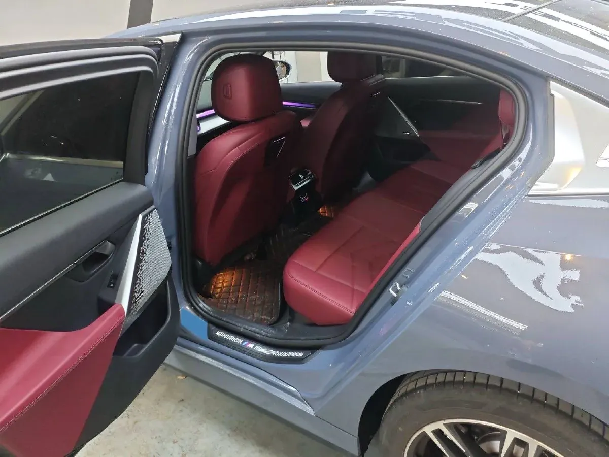 2024 BMW 5 Series 2.0T 258HP L4 8AT,autocango,china used car exporter,china ev exporter,chinese used car exporter,chinese used ev exporter