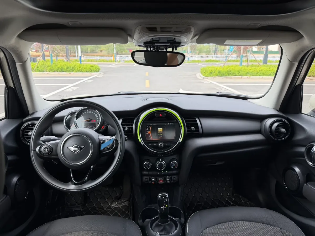 2021 MINI MINI 1.5T 102HP L3 7DCT,autocango,china used car exporter,china ev exporter,chinese used car exporter,chinese used ev exporter