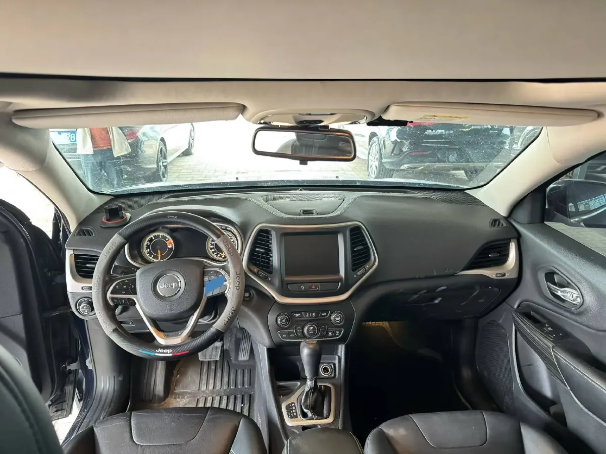 2017 Jeep Cherokee 2.0L 155HP L4 9AT,autocango,china used car exporter,china ev exporter,chinese used car exporter,chinese used ev exporter