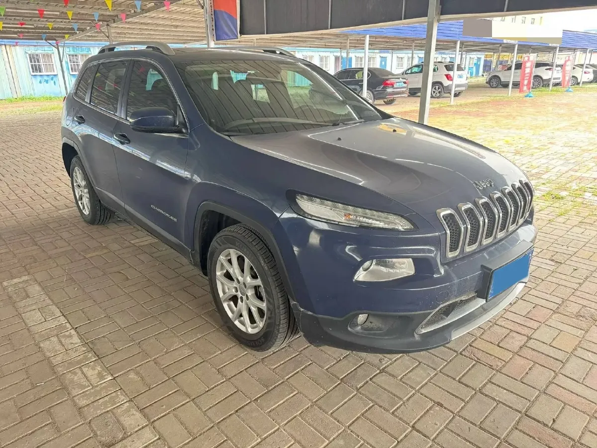 2017 Jeep Cherokee 2.0L 155HP L4 9AT,autocango,china used car exporter,china ev exporter,chinese used car exporter,chinese used ev exporter