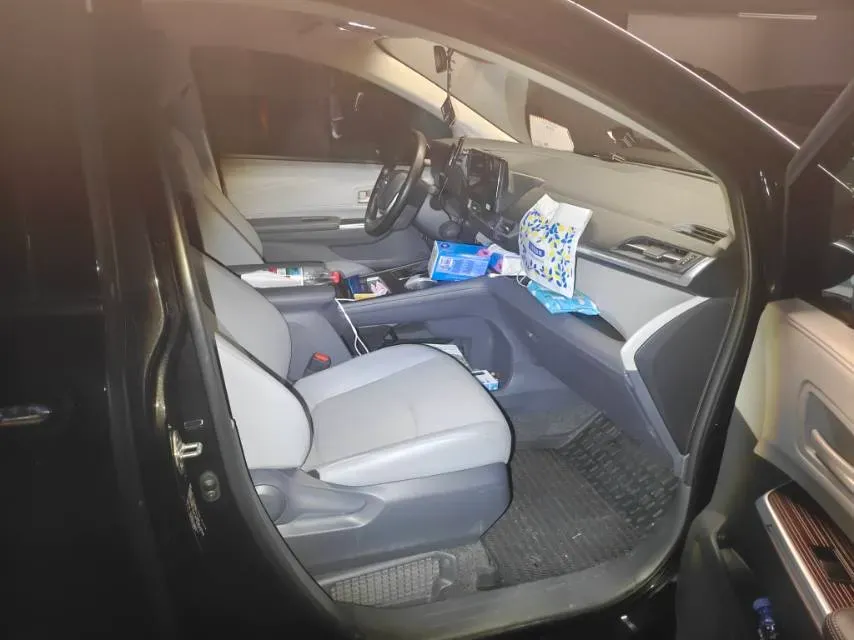 2024 Toyota Granvia 2.5L 189HP L4 E-CVT Hybrid,autocango,china used car exporter,china ev exporter,chinese used car exporter,chinese used ev exporter