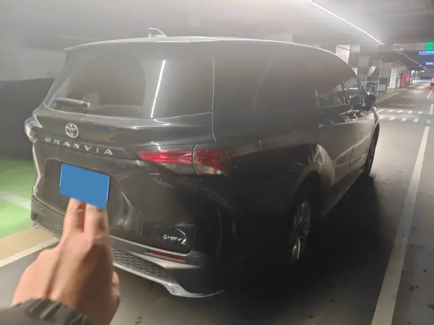 2024 Toyota Granvia 2.5L 189HP L4 E-CVT Hybrid,autocango,china used car exporter,china ev exporter,chinese used car exporter,chinese used ev exporter