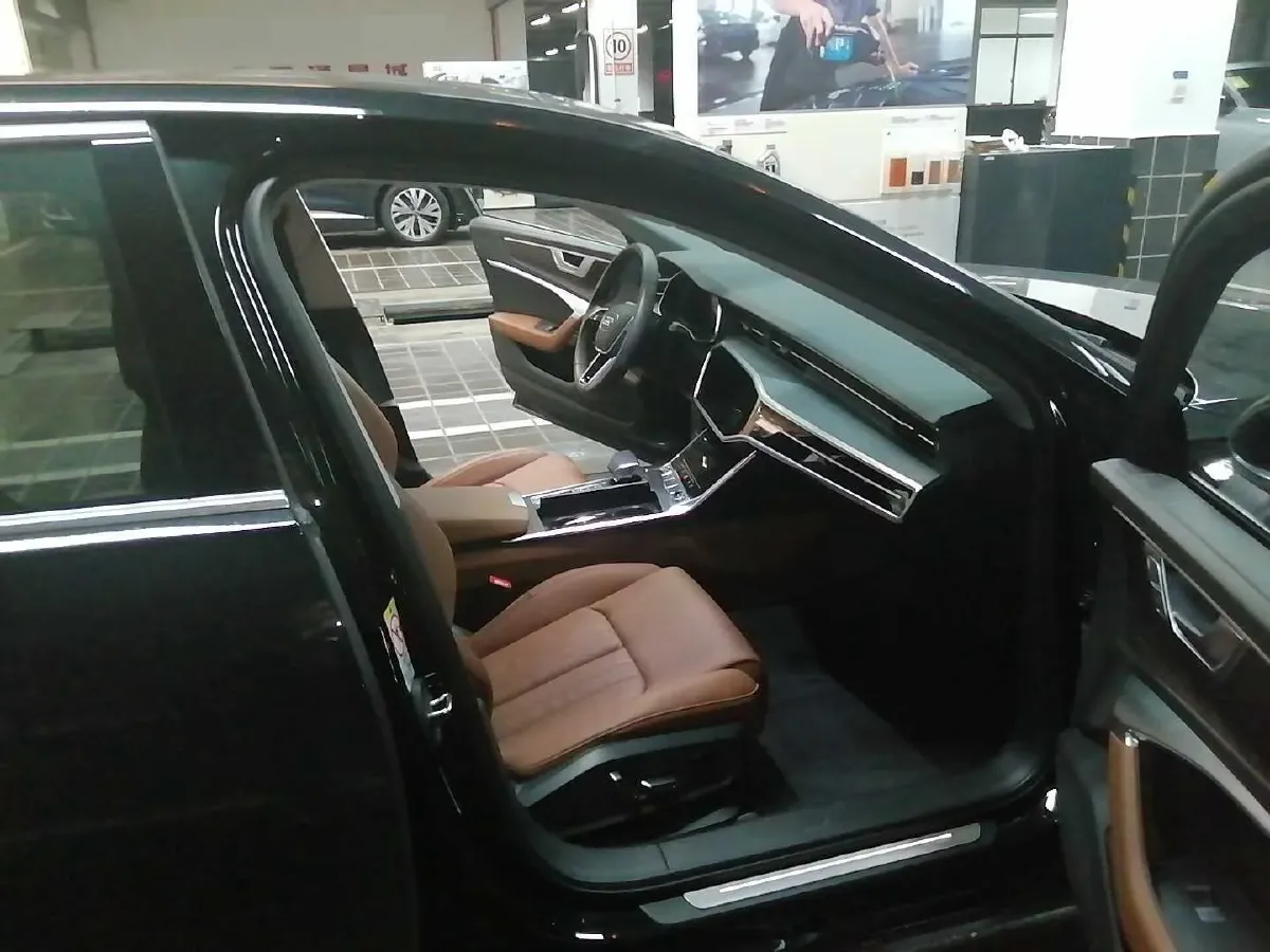 2023 Audi A6L 2.0T 245HP L4 7DCT,autocango,china used car exporter,china ev exporter,chinese used car exporter,chinese used ev exporter