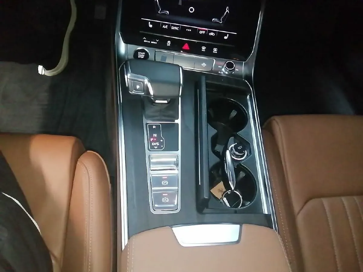 2023 Audi A6L 2.0T 245HP L4 7DCT,autocango,china used car exporter,china ev exporter,chinese used car exporter,chinese used ev exporter