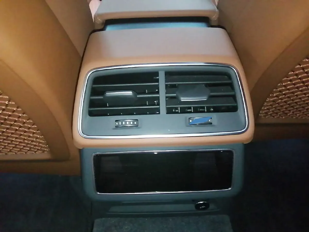 2023 Audi A6L 2.0T 245HP L4 7DCT,autocango,china used car exporter,china ev exporter,chinese used car exporter,chinese used ev exporter