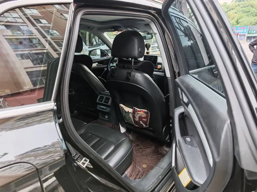 2018 Audi Q5L 2.0T 190HP L4 7DCT,autocango,china used car exporter,china ev exporter,chinese used car exporter,chinese used ev exporter