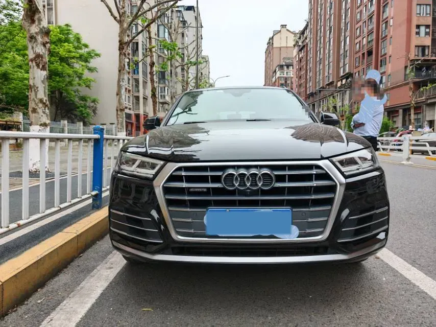 2018 Audi Q5L 2.0T 190HP L4 7DCT,autocango,china used car exporter,china ev exporter,chinese used car exporter,chinese used ev exporter