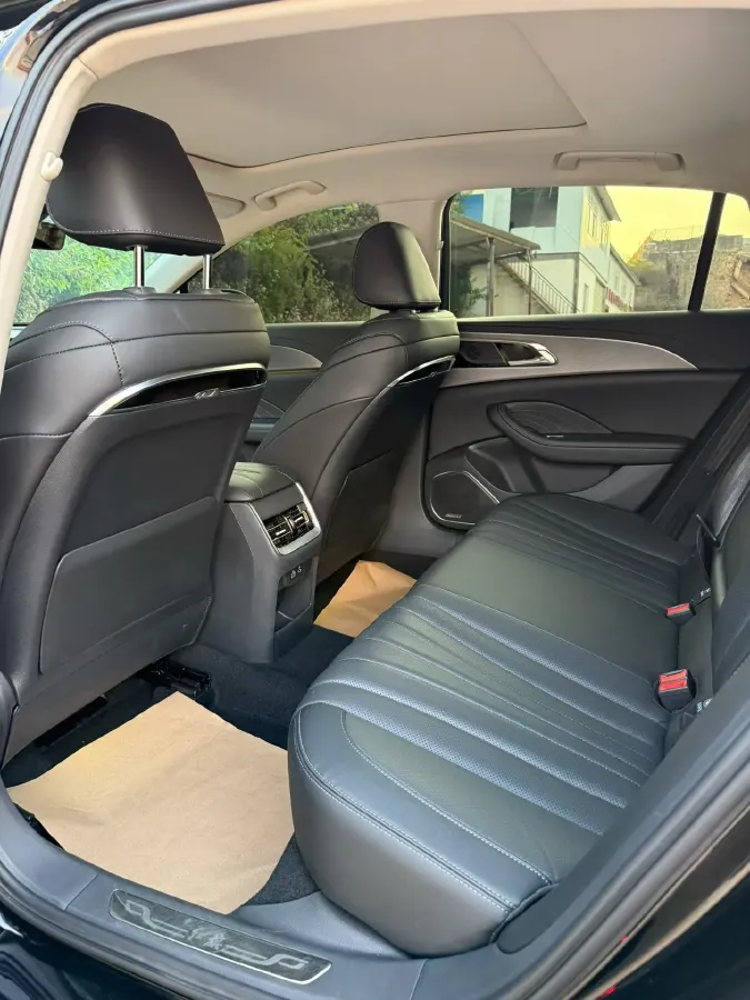 2023 HongQi H5 2.0T 224HP L4 8AT,autocango,china used car exporter,china ev exporter,chinese used car exporter,chinese used ev exporter