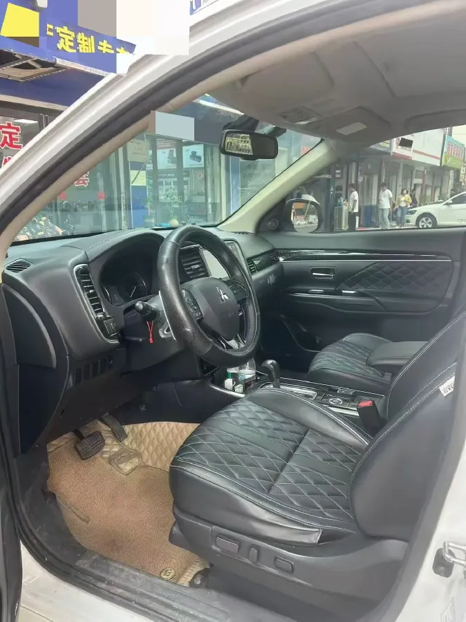 2021 Mitsubishi Outlander 2.4L 192HP L4 CVT,autocango,china used car exporter,china ev exporter,chinese used car exporter,chinese used ev exporter