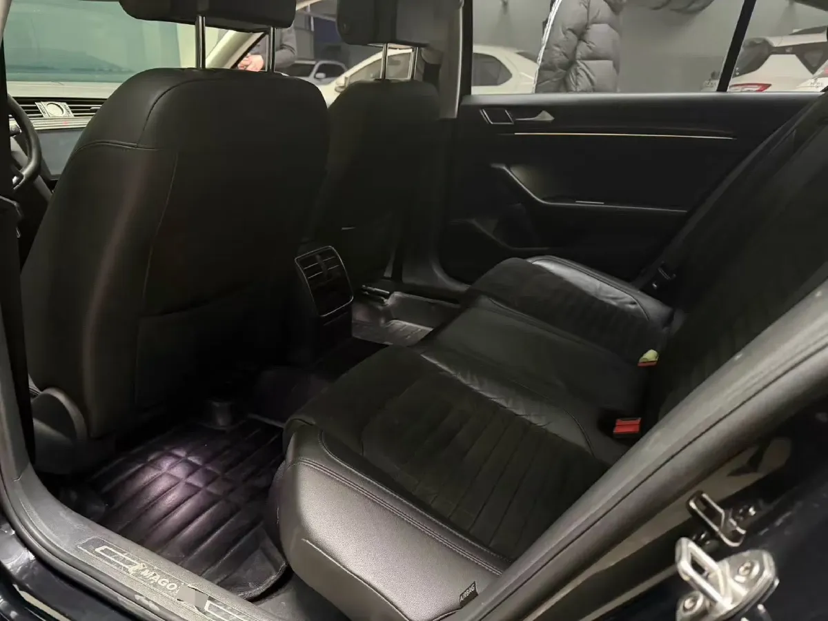 2018 Volkswagen Magotan 1.8T 180HP L4 7DCT,autocango,china used car exporter,china ev exporter,chinese used car exporter,chinese used ev exporter