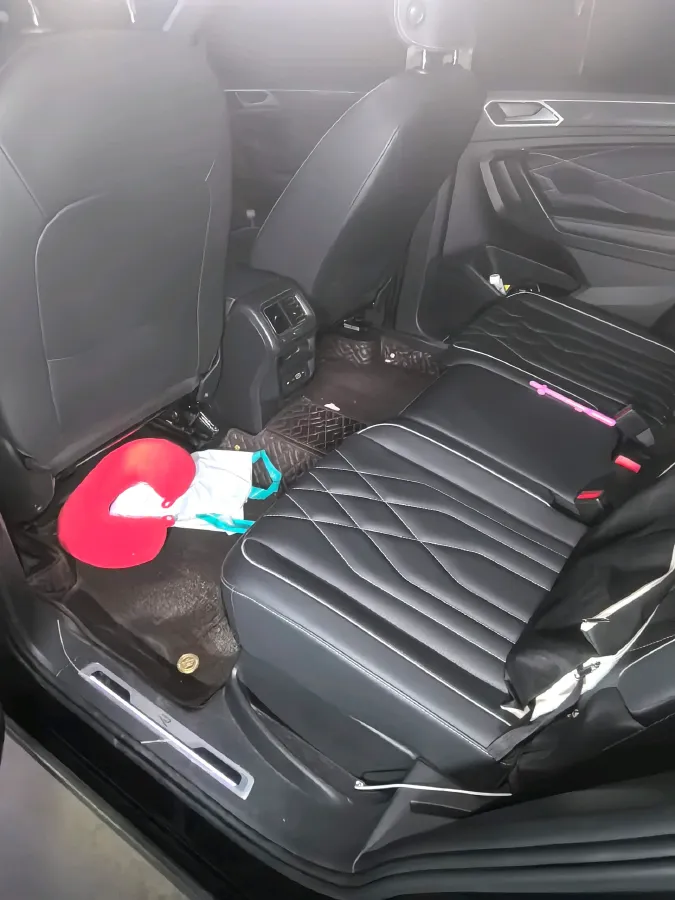 2024 Volkswagen Tiguan L 2.0T 186HP L4 7DCT,autocango,china used car exporter,china ev exporter,chinese used car exporter,chinese used ev exporter