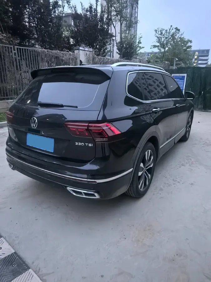 2024 Volkswagen Tiguan L 2.0T 186HP L4 7DCT,autocango,china used car exporter,china ev exporter,chinese used car exporter,chinese used ev exporter
