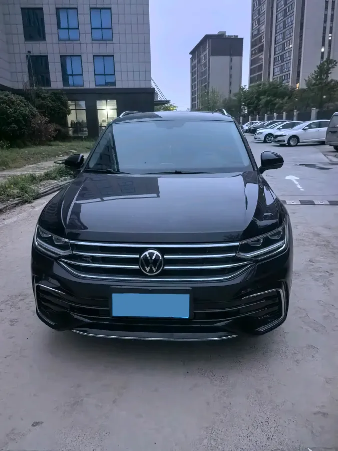 2024 Volkswagen Tiguan L 2.0T 186HP L4 7DCT,autocango,china used car exporter,china ev exporter,chinese used car exporter,chinese used ev exporter