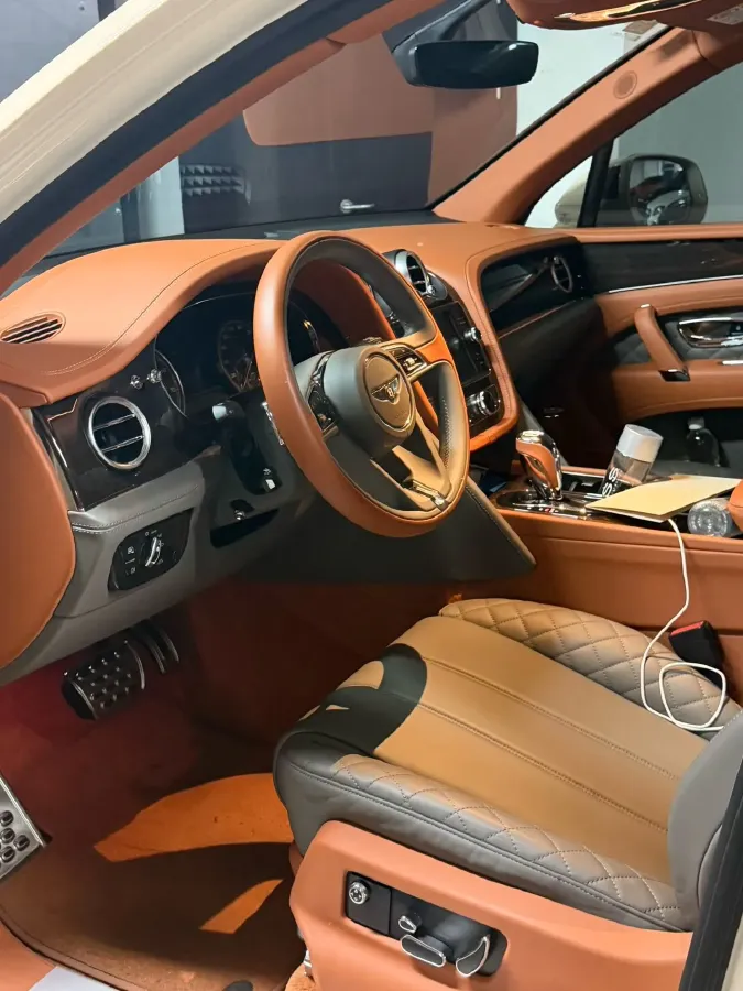 2018 Bentley Bentayga 4.0T 550HP V8 8AT,autocango,china used car exporter,china ev exporter,chinese used car exporter,chinese used ev exporter