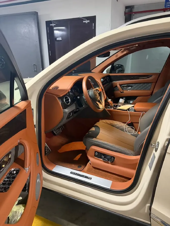 2018 Bentley Bentayga 4.0T 550HP V8 8AT,autocango,china used car exporter,china ev exporter,chinese used car exporter,chinese used ev exporter