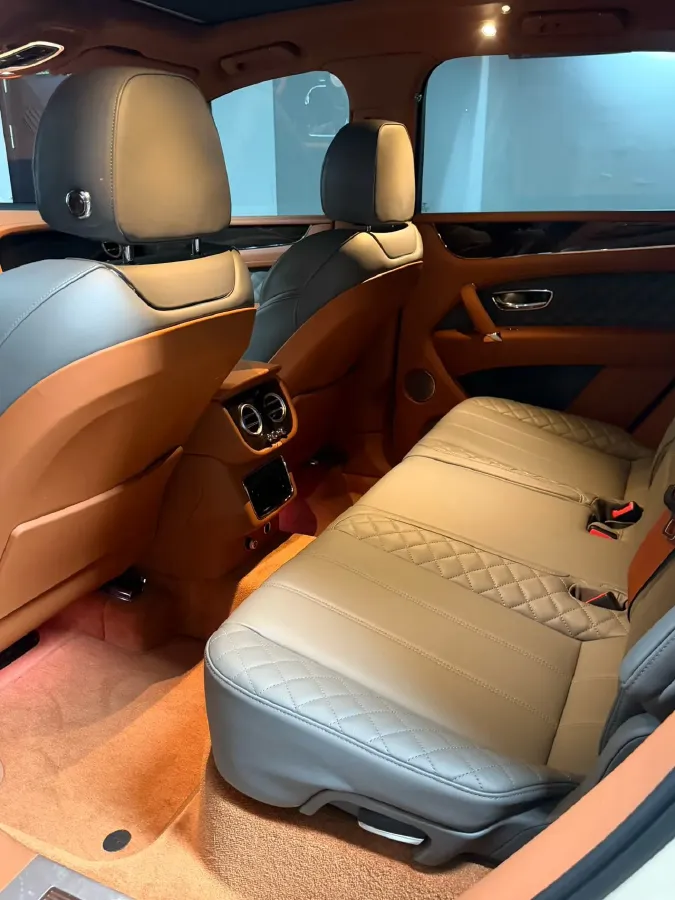 2018 Bentley Bentayga 4.0T 550HP V8 8AT,autocango,china used car exporter,china ev exporter,chinese used car exporter,chinese used ev exporter