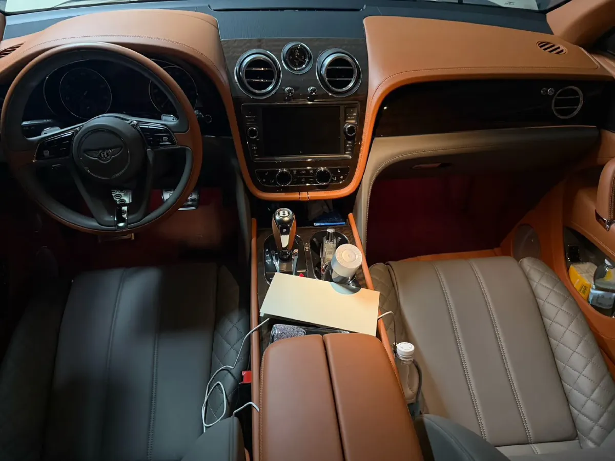 2018 Bentley Bentayga 4.0T 550HP V8 8AT,autocango,china used car exporter,china ev exporter,chinese used car exporter,chinese used ev exporter