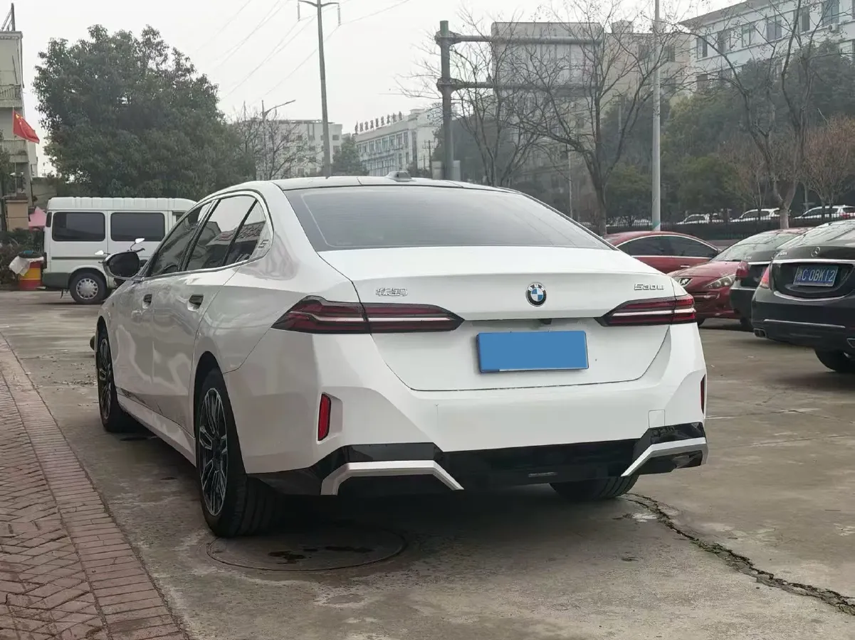 2024 BMW 5 Series 2.0T 190HP L4 8AT,autocango,china used car exporter,china ev exporter,chinese used car exporter,chinese used ev exporter