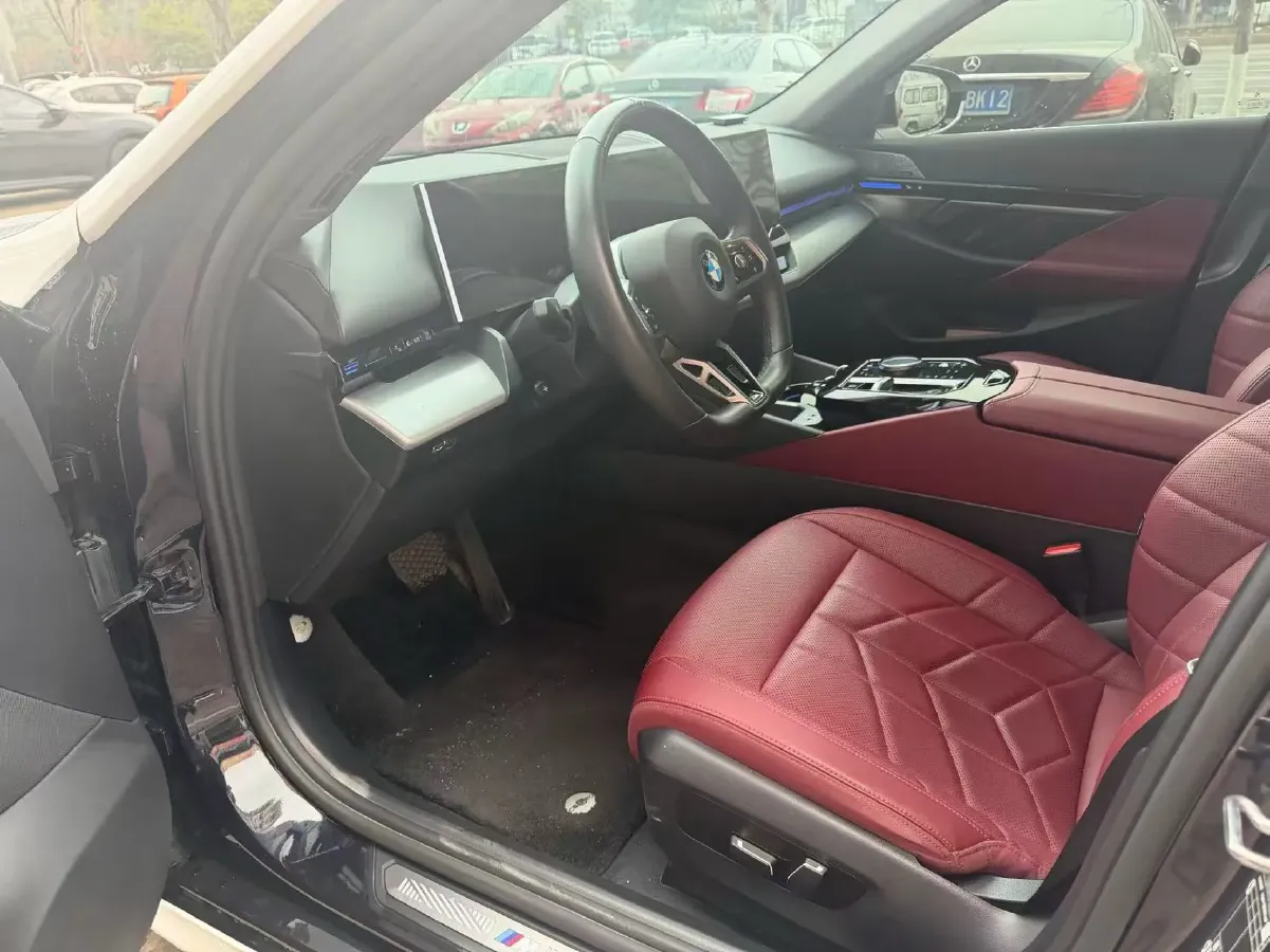 2024 BMW 5 Series 2.0T 190HP L4 8AT,autocango,china used car exporter,china ev exporter,chinese used car exporter,chinese used ev exporter