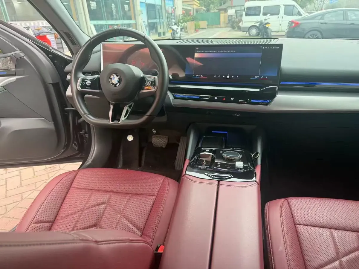 2024 BMW 5 Series 2.0T 190HP L4 8AT,autocango,china used car exporter,china ev exporter,chinese used car exporter,chinese used ev exporter