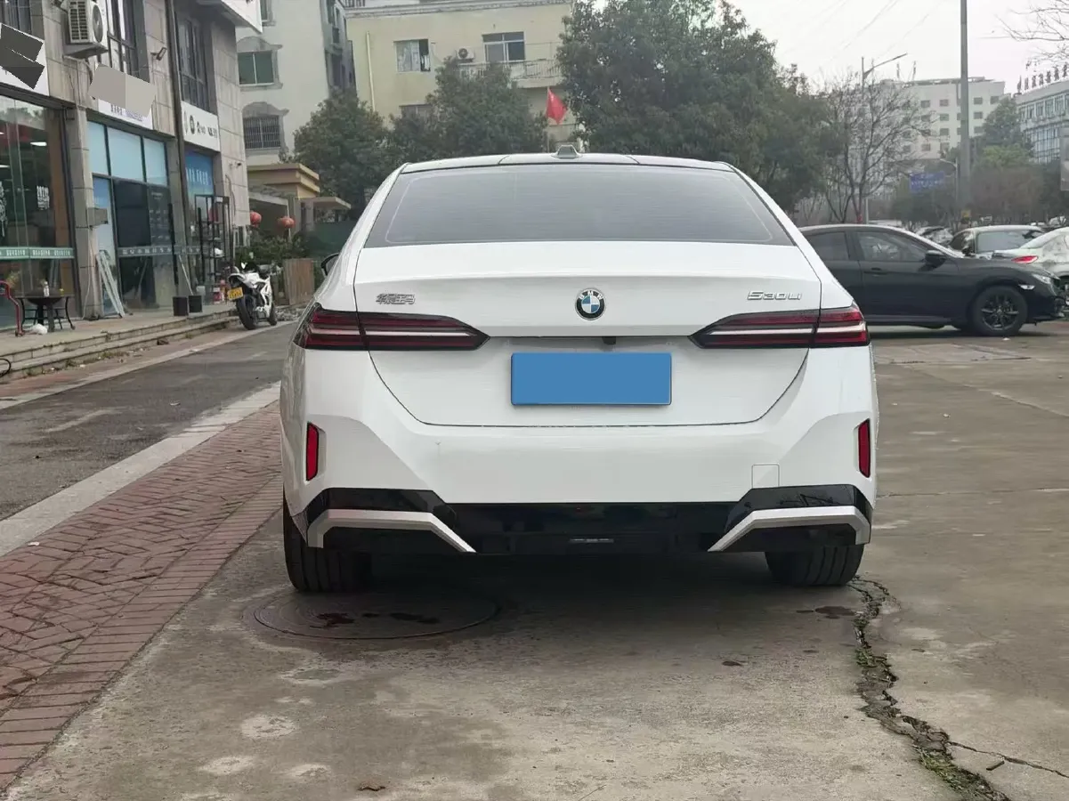 2024 BMW 5 Series 2.0T 190HP L4 8AT,autocango,china used car exporter,china ev exporter,chinese used car exporter,chinese used ev exporter