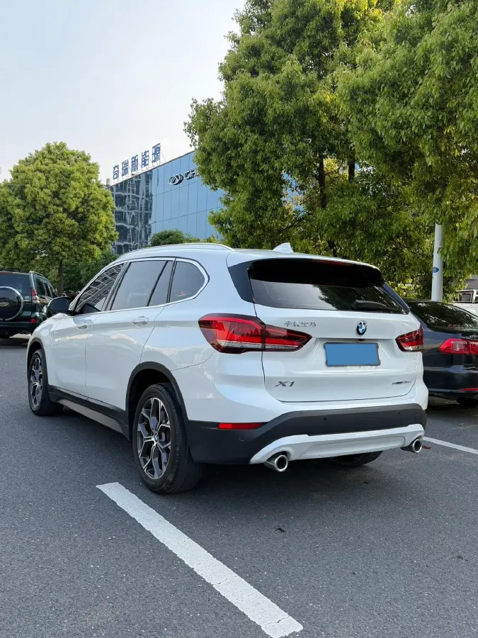 2022 BMW X1 2.0T 192HP L4 7DCT,autocango,china used car exporter,china ev exporter,chinese used car exporter,chinese used ev exporter