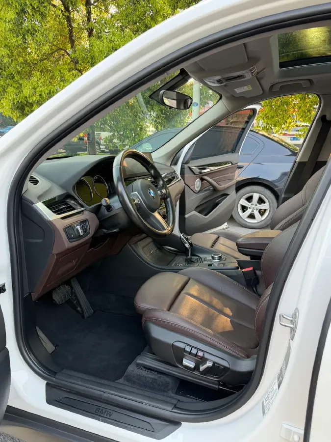 2022 BMW X1 2.0T 192HP L4 7DCT,autocango,china used car exporter,china ev exporter,chinese used car exporter,chinese used ev exporter