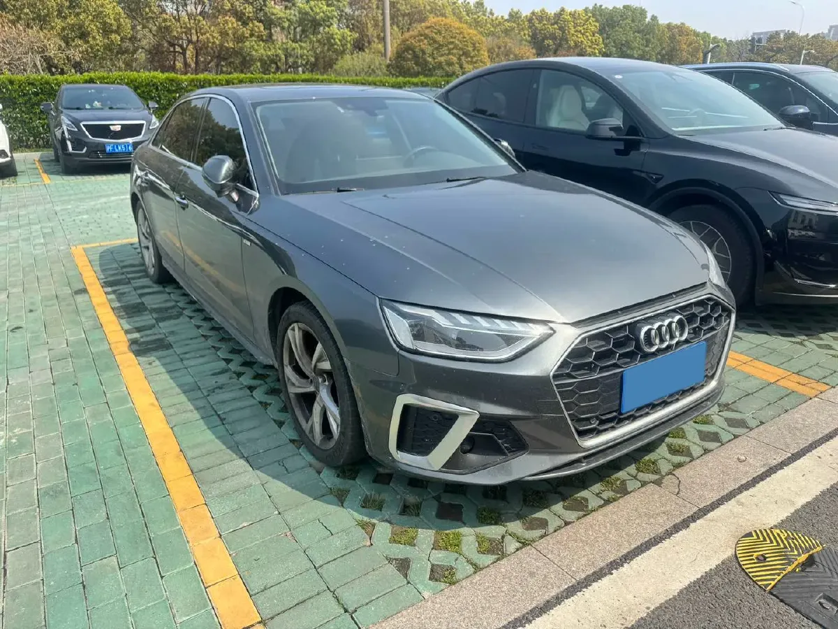 2020 Audi A4L 2.0T 190HP L4 7DCT,autocango,china used car exporter,china ev exporter,chinese used car exporter,chinese used ev exporter