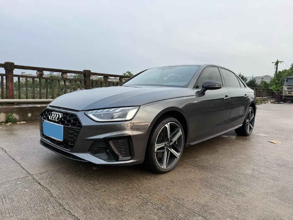 2023 Audi A4L 2.0T 190HP L4 7DCT,autocango,china used car exporter,china ev exporter,chinese used car exporter,chinese used ev exporter