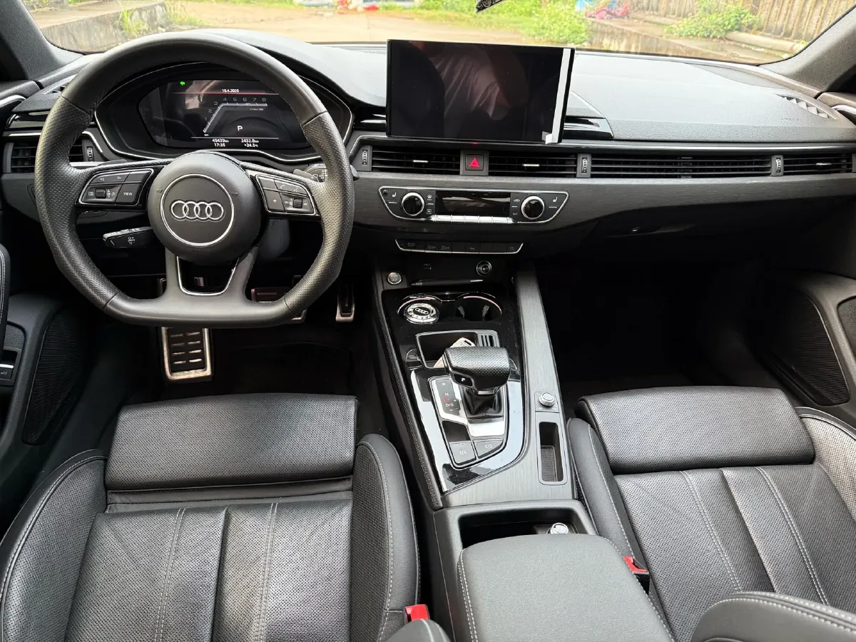 2023 Audi A4L 2.0T 190HP L4 7DCT,autocango,china used car exporter,china ev exporter,chinese used car exporter,chinese used ev exporter