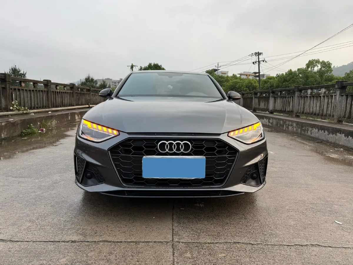 2023 Audi A4L 2.0T 190HP L4 7DCT,autocango,china used car exporter,china ev exporter,chinese used car exporter,chinese used ev exporter