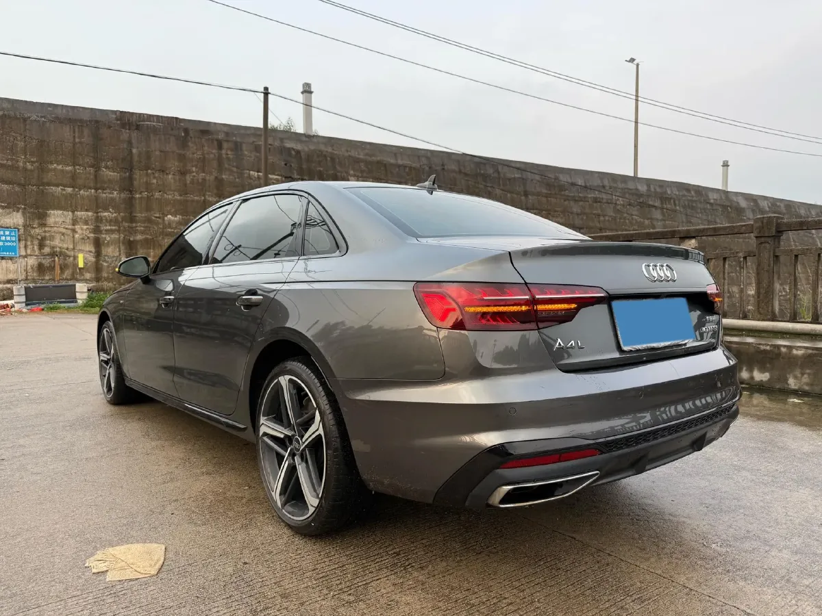 2023 Audi A4L 2.0T 190HP L4 7DCT,autocango,china used car exporter,china ev exporter,chinese used car exporter,chinese used ev exporter