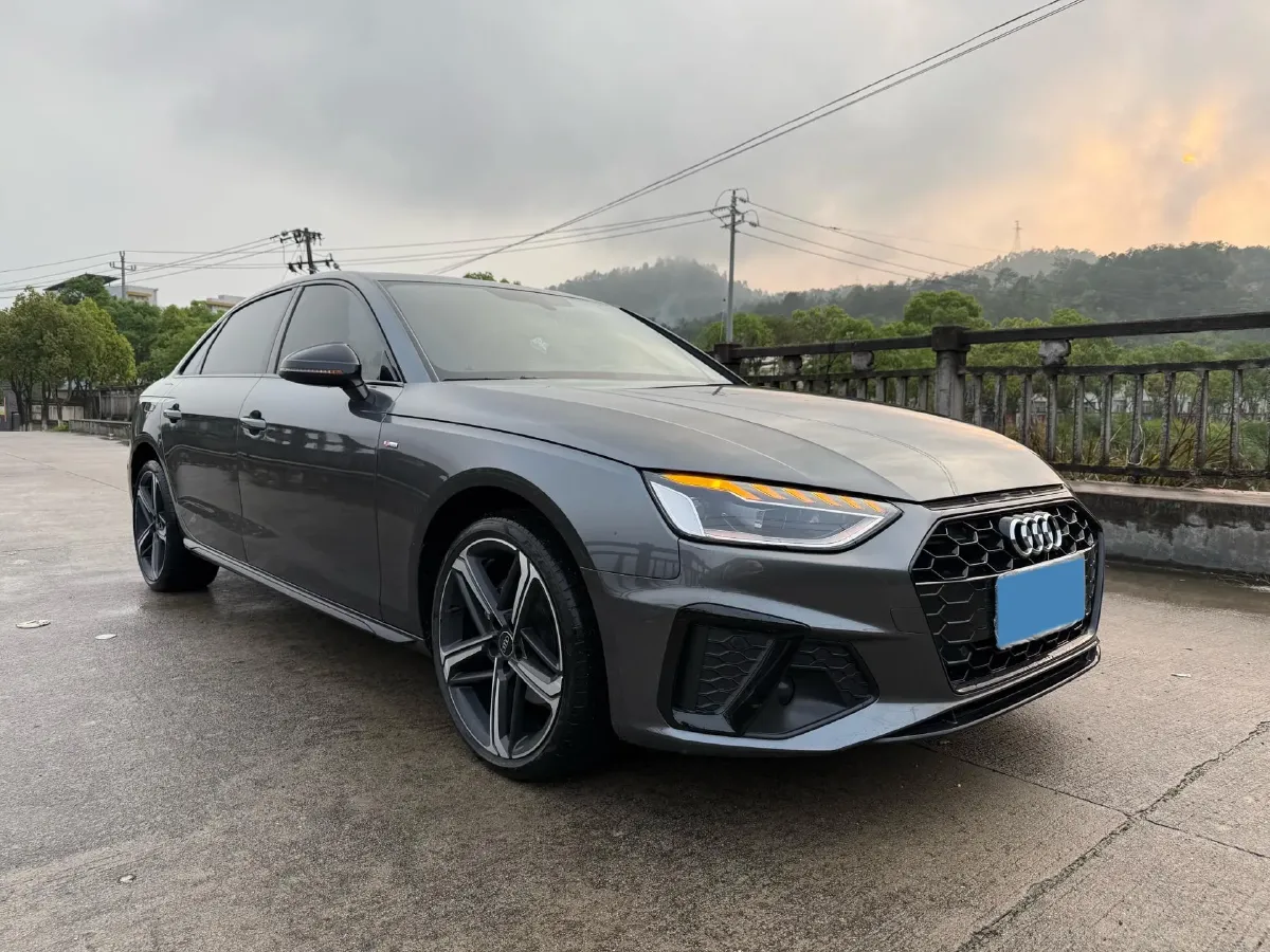2023 Audi A4L 2.0T 190HP L4 7DCT,autocango,china used car exporter,china ev exporter,chinese used car exporter,chinese used ev exporter