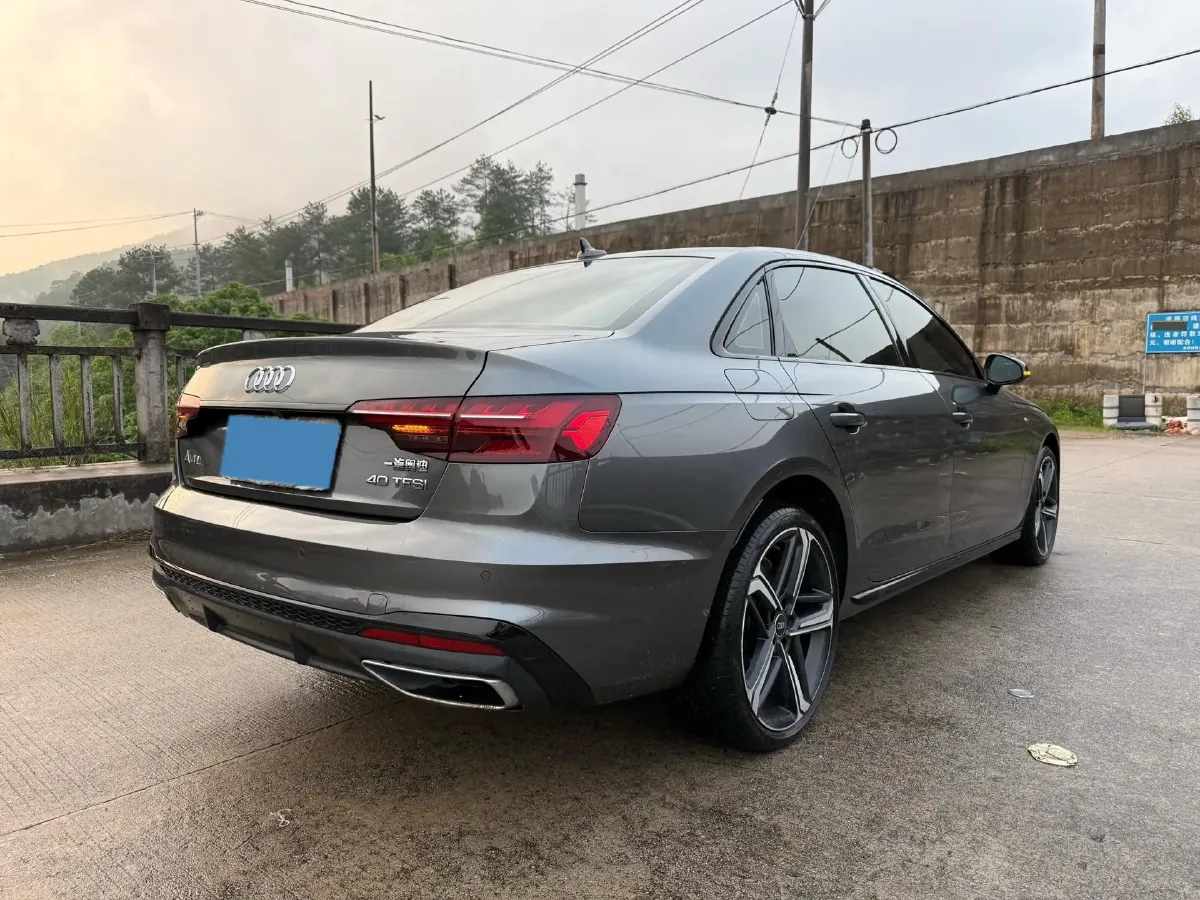 2023 Audi A4L 2.0T 190HP L4 7DCT,autocango,china used car exporter,china ev exporter,chinese used car exporter,chinese used ev exporter
