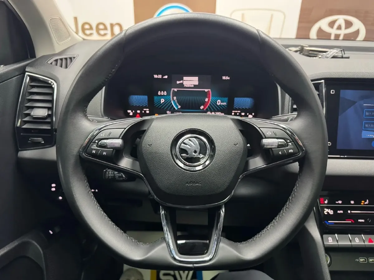 2022 Skoda Karoq 1.4T 150HP L4 7DCT,autocango,china used car exporter,china ev exporter,chinese used car exporter,chinese used ev exporter