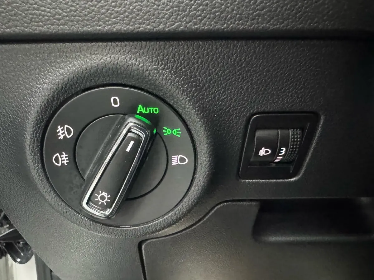 2022 Skoda Karoq 1.4T 150HP L4 7DCT,autocango,china used car exporter,china ev exporter,chinese used car exporter,chinese used ev exporter