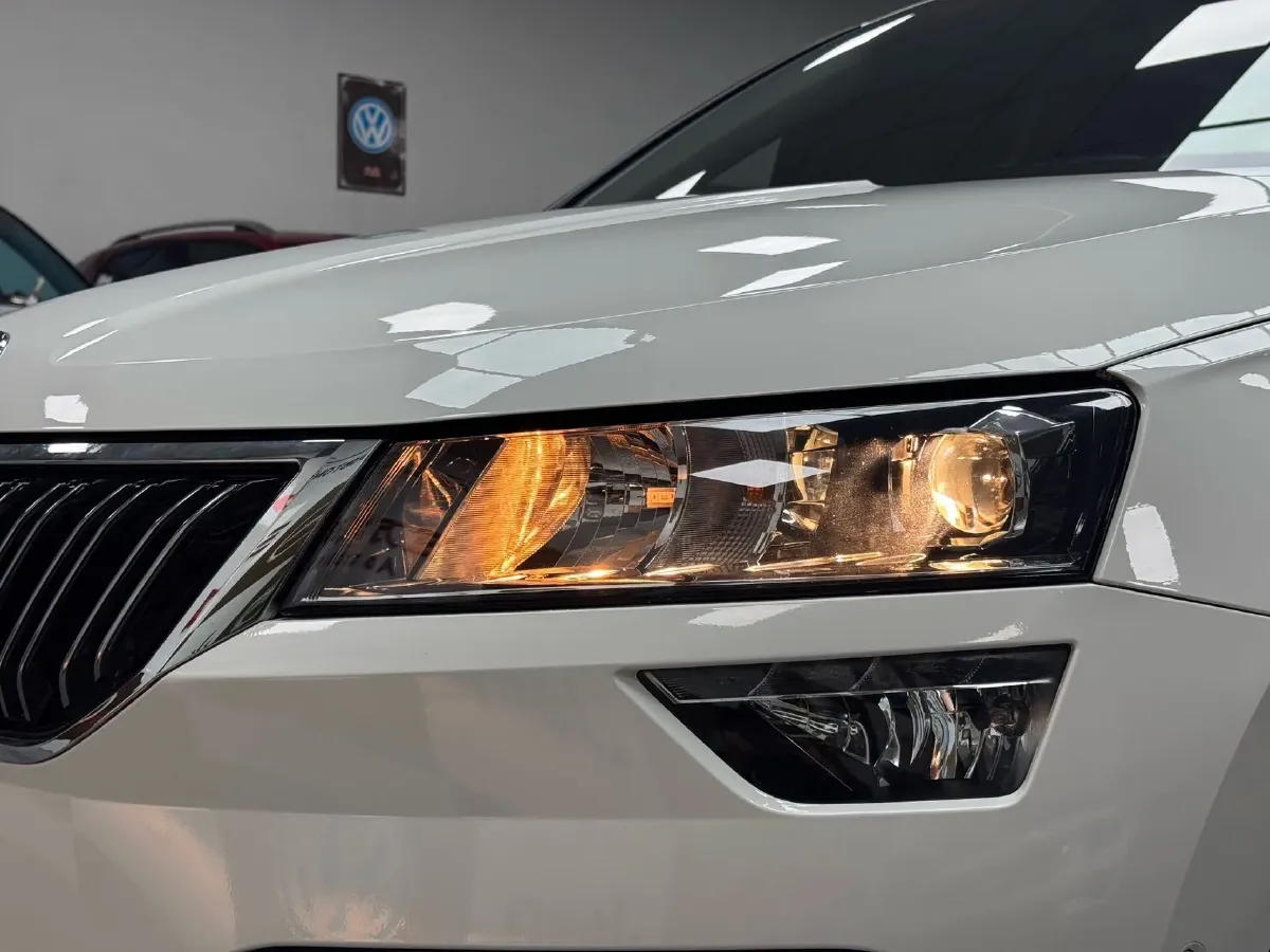 2022 Skoda Karoq 1.4T 150HP L4 7DCT,autocango,china used car exporter,china ev exporter,chinese used car exporter,chinese used ev exporter