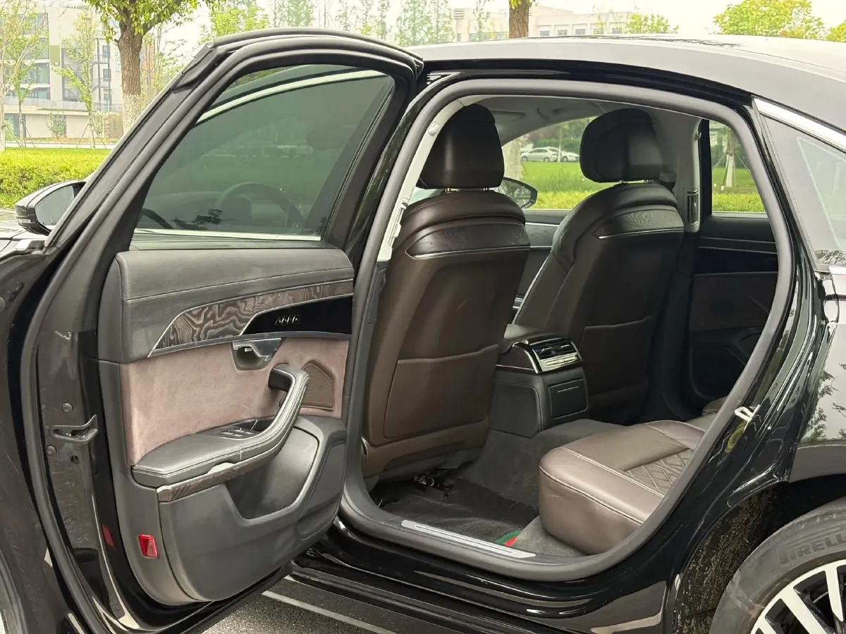 2023 Audi A8 3.0T 286HP V6 8AT,autocango,china used car exporter,china ev exporter,chinese used car exporter,chinese used ev exporter