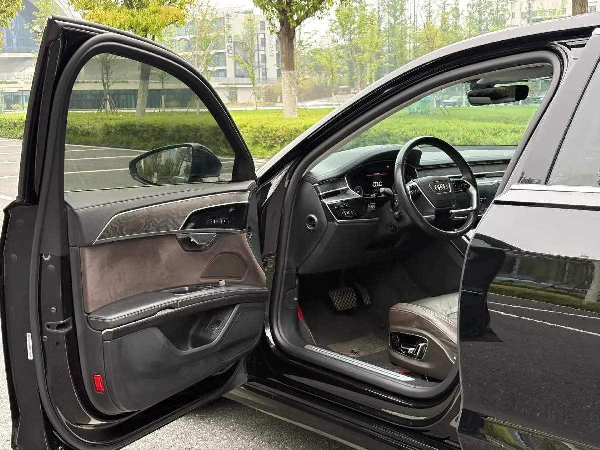 2023 Audi A8 3.0T 286HP V6 8AT,autocango,china used car exporter,china ev exporter,chinese used car exporter,chinese used ev exporter