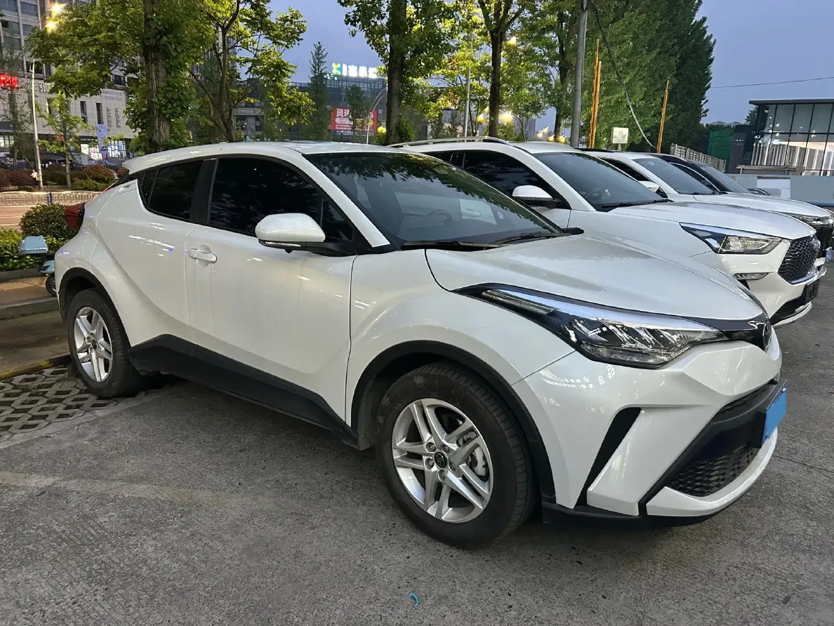 2023 Toyota C-HR 2.0L 171HP L4 CVT,autocango,china used car exporter,china ev exporter,chinese used car exporter,chinese used ev exporter